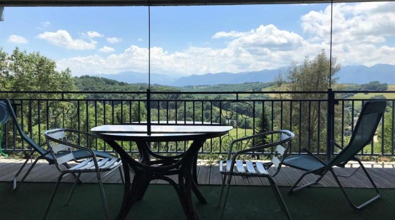 Les Gites De La Maison Bleue D'Estialescq Dış mekan fotoğraf