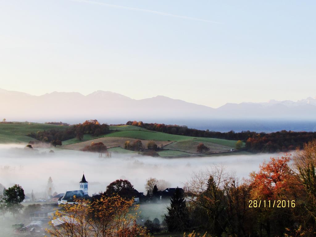 Les Gites De La Maison Bleue D'Estialescq Dış mekan fotoğraf