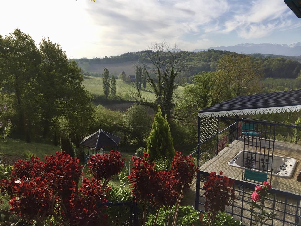 Les Gites De La Maison Bleue D'Estialescq Dış mekan fotoğraf