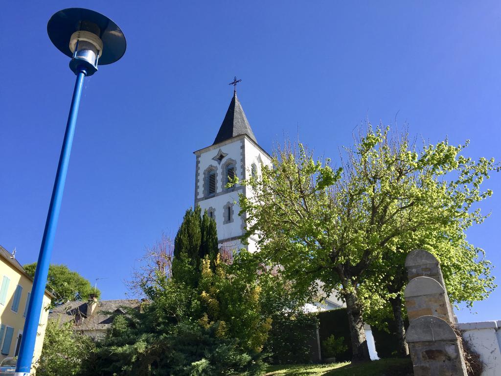 Les Gites De La Maison Bleue D'Estialescq Dış mekan fotoğraf