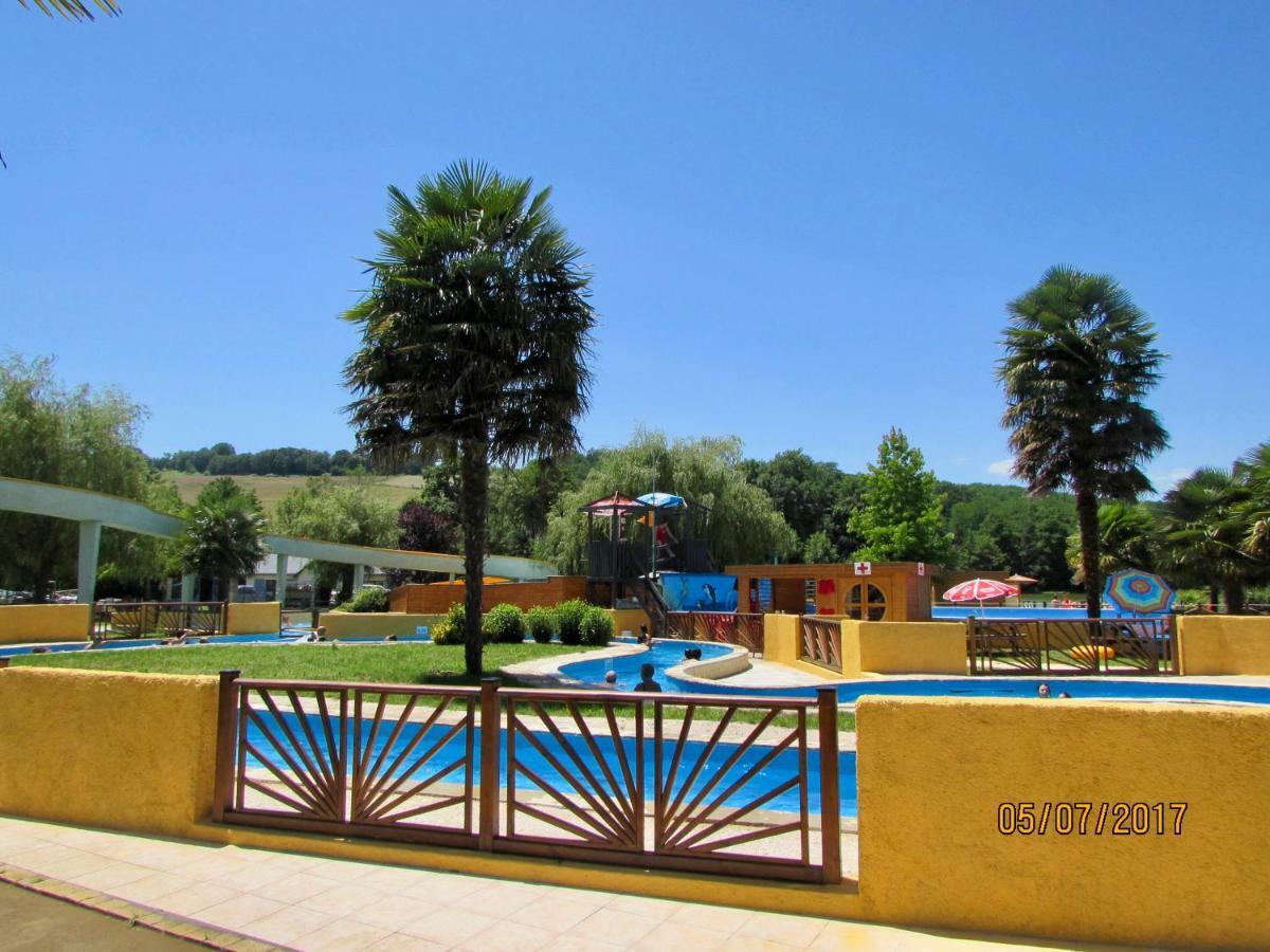 Les Gites De La Maison Bleue D'Estialescq Dış mekan fotoğraf